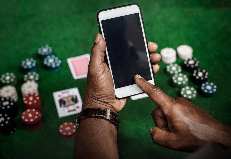 Tampilan perbandingan antarmuka aplikasi obl toto di Android dan iOS